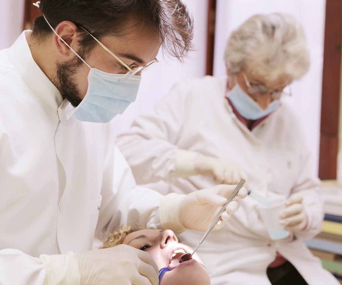Yapay zekanın gücünden yararlanarak diş hekimliği eğitimindeki en son yenilikleri keşfedin. Yapay zekanın diş hekimliği alanını nasıl dönüştürdüğünü keşfedin.