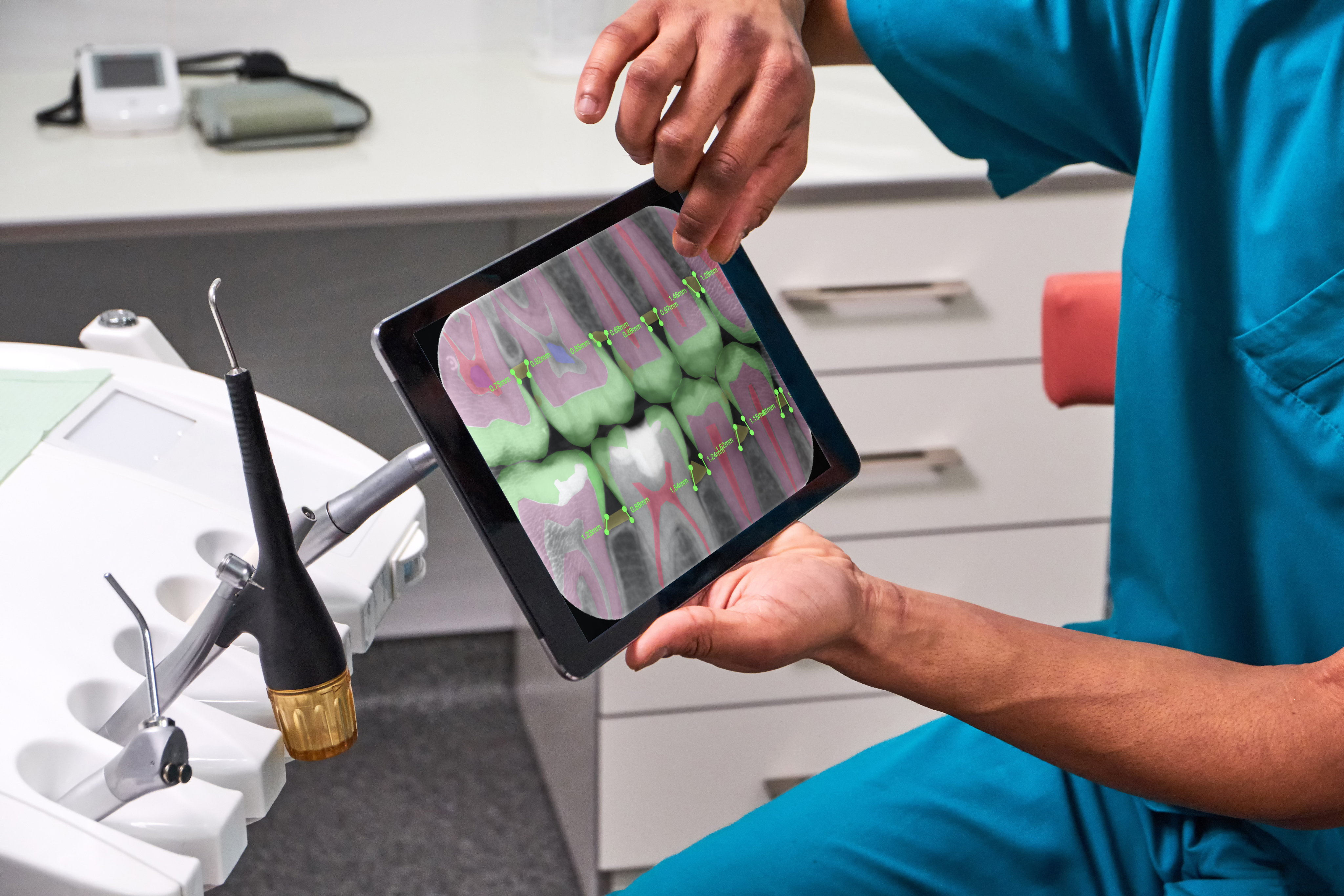 AI vs human dentists – tablet shows AI-marked dental radiograph