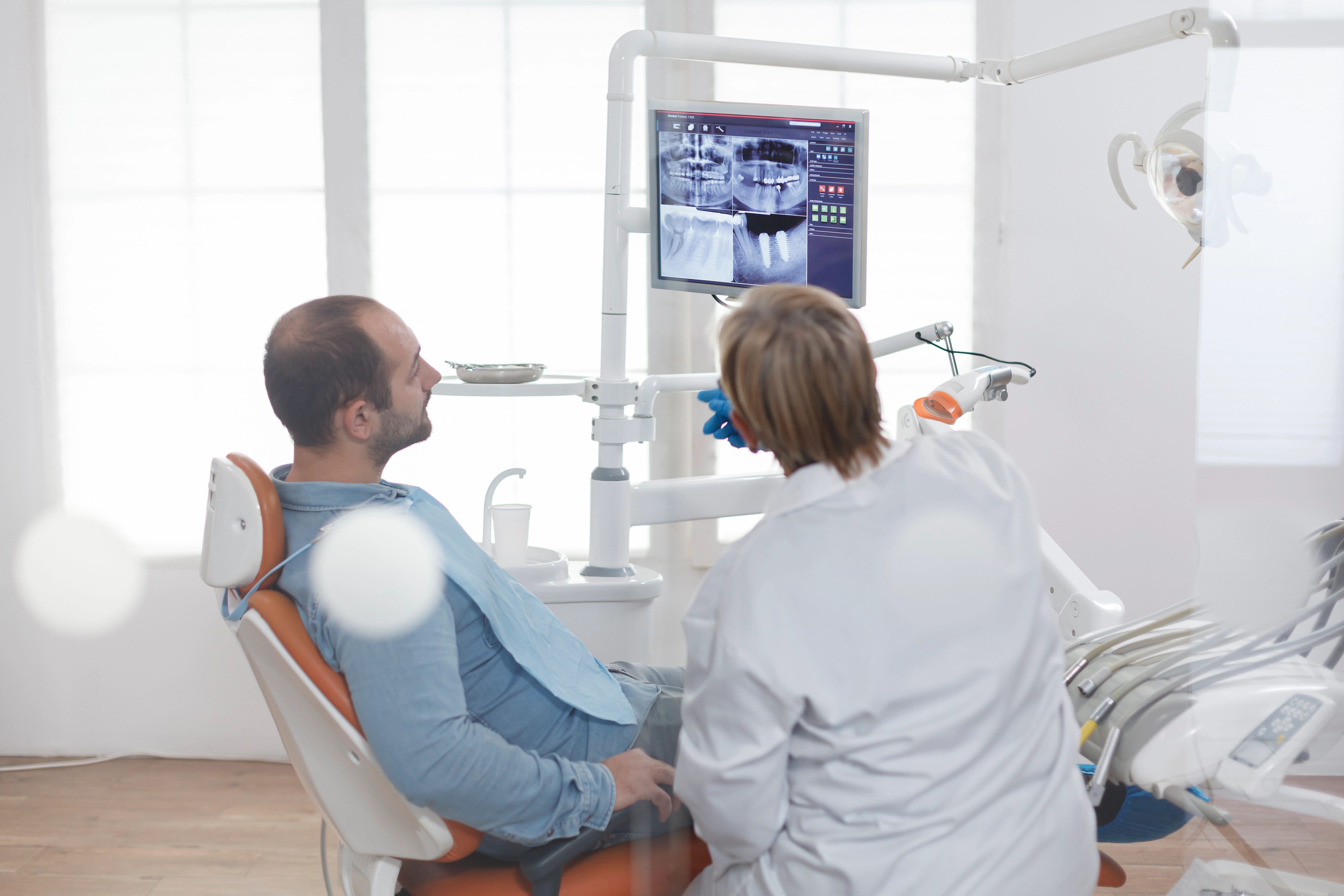 AI vs human dentists – clinician explains X-ray to patient